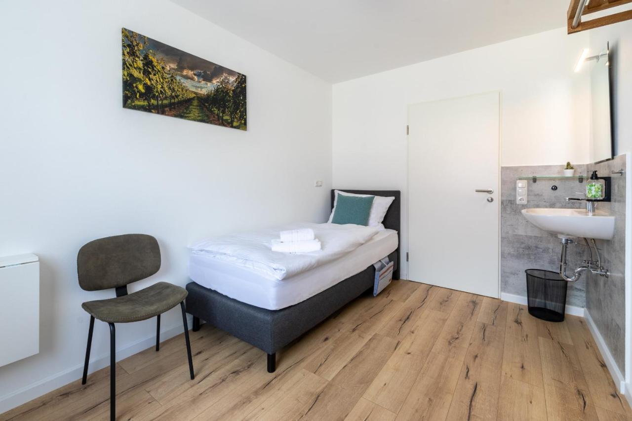 Hotel Clement - Bed & Breakfast อินเงนไฮม์ อัม ไรน์ ภายนอก รูปภาพ